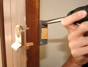 Locksmith Store Waltham, MA 781-519-7433 - change-locks-service